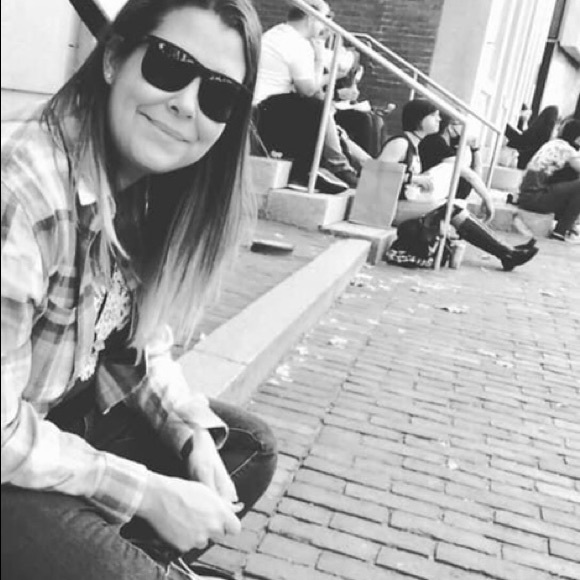 Meet your Posher, Marissa - Picture 2 of 5